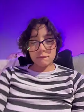 Snapshot of aurora_xoxo chatting on December 14, 5:02 am aurora xoxo online show from December 14, 5:02 am