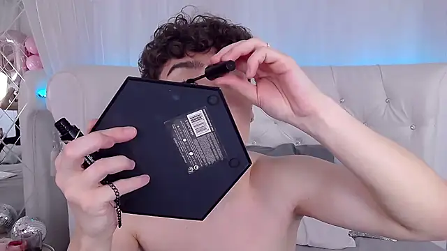 RobbyCharming online show from November 2, 3:33 am