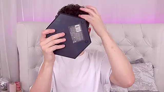 RobbyCharming online show from September 18, 3:42 am