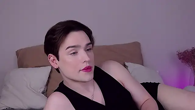 Snapshot of RobbyCharming chatting on June 13, 7:39 am RobbyCharming online show from June 13, 7:39 am