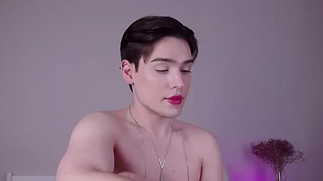 Snapshot of RobbyCharming chatting on June 27, 12:22 pm RobbyCharming online show from June 27, 12:22 pm
