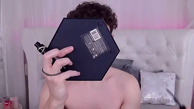 RobbyCharming online show from November 17, 3:43 am