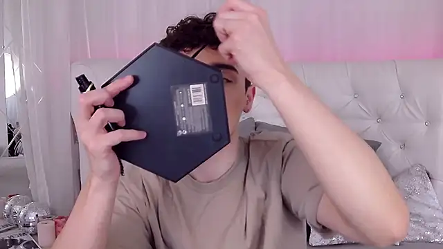 RobbyCharming online show from October 6, 3:51 am