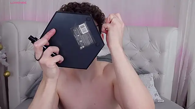 RobbyCharming online show from January 9, 3:35 am