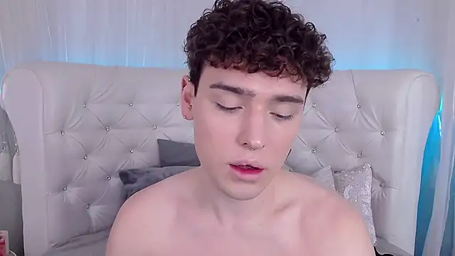 RobbyCharming online show from November 6, 3:32 am