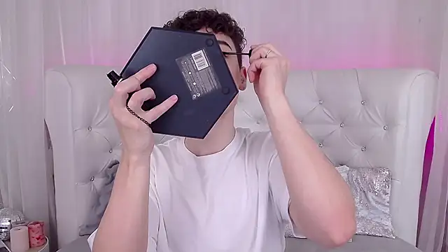 RobbyCharming online show from October 3, 3:41 am