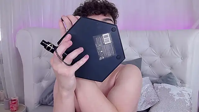 RobbyCharming online show from November 14, 3:43 am