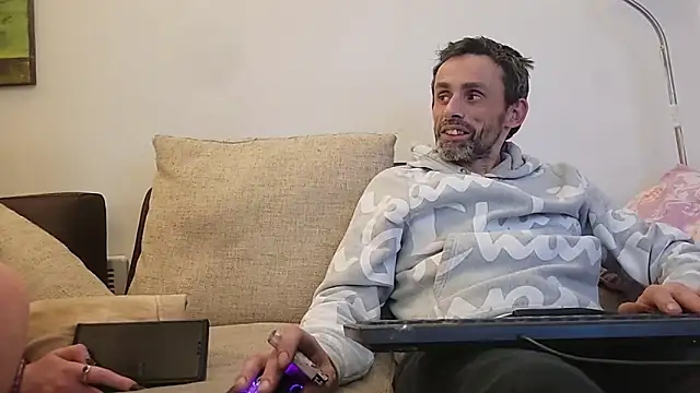 uk-bobbie-uk online show from November 1, 6:41 am