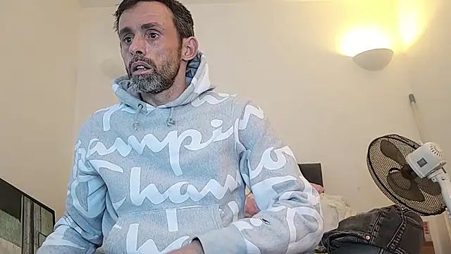 uk-bobbie-uk online show from November 26, 1:44 pm