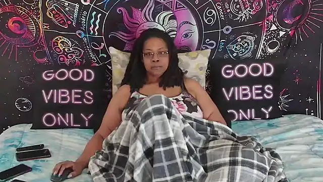 RenaeCumsAlot69 online show from February 3, 6:46 pm