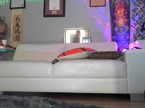 Snapshot of OSIRlS chatting on October 17, 7:59 pm OSIRlS online show from October 17, 7:59 pm