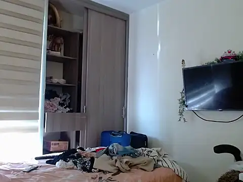 Snapshot of gooddes303salome chatting on June 25, 8:58 pm gooddes303salome online show from June 25, 8:58 pm