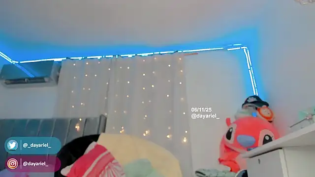 Snapshot of Yellowranger1 chatting on November 7, 2:16 am Yellowranger1 online show from November 7, 2:16 am