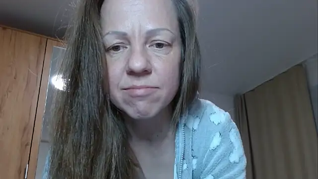 Snapshot of Popppka chatting on February 15, 10:21 pm Popppka online show from February 15, 10:21 pm