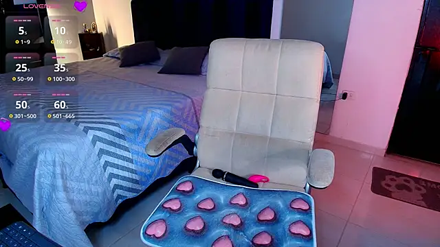 Snapshot of Megan_Chat chatting on November 25, 9:53 am Megan Chat online show from November 25, 9:53 am