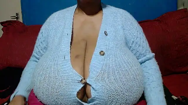 Snapshot of CUTEFIRMMELONSS chatting on June 2, 5:35 pm CUTEFIRMMELONSS online show from June 2, 5:35 pm