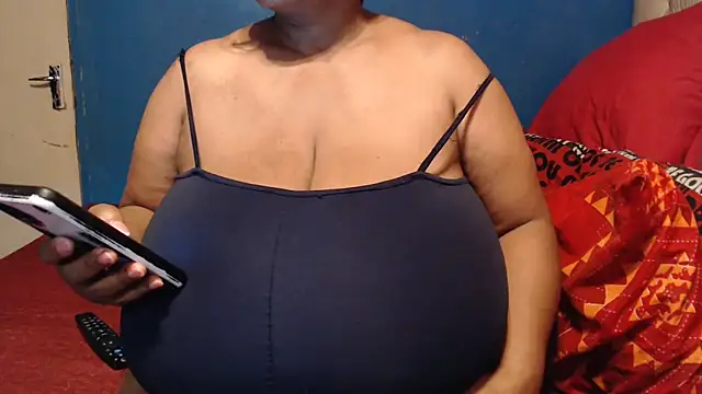 Snapshot of CUTEFIRMMELONSS chatting on November 22, 9:13 pm CUTEFIRMMELONSS online show from November 22, 9:13 pm