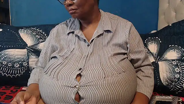 CUTEFIRMMELONSS online show from February 24, 7:09 am