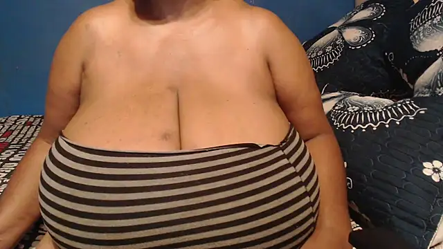 CUTEFIRMMELONSS online show from April 2, 8:59 pm