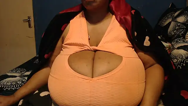 Snapshot of CUTEFIRMMELONSS chatting on September 17, 8:33 pm CUTEFIRMMELONSS online show from September 17, 8:33 pm