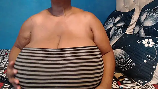 CUTEFIRMMELONSS online show from March 15, 3:30 pm