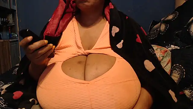 Snapshot of CUTEFIRMMELONSS chatting on September 20, 10:04 pm CUTEFIRMMELONSS online show from September 20, 10:04 pm