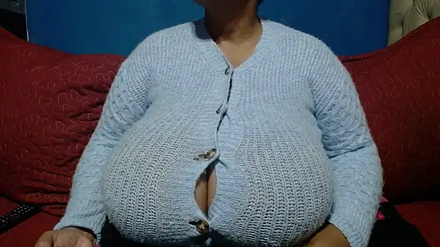 Snapshot of CUTEFIRMMELONSS chatting on May 27, 8:16 pm CUTEFIRMMELONSS online show from May 27, 8:16 pm