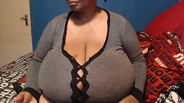 Snapshot of CUTEFIRMMELONSS chatting on November 11, 8:47 pm CUTEFIRMMELONSS online show from November 11, 8:47 pm