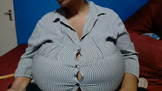 Snapshot of CUTEFIRMMELONSS chatting on June 7, 6:46 pm CUTEFIRMMELONSS online show from June 7, 6:46 pm