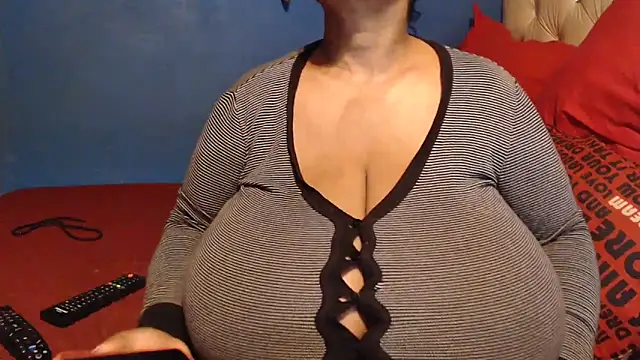 Snapshot of CUTEFIRMMELONSS chatting on December 15, 6:25 pm CUTEFIRMMELONSS online show from December 15, 6:25 pm