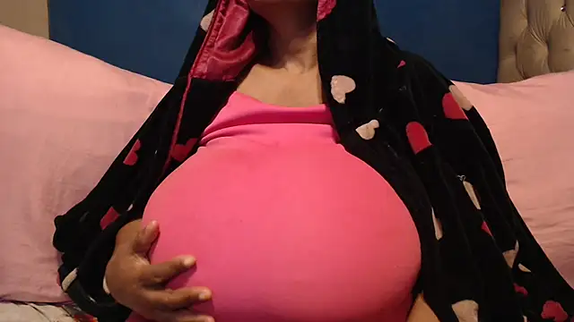 Snapshot of CUTEFIRMMELONSS chatting on October 9, 3:40 am CUTEFIRMMELONSS online show from October 9, 3:40 am