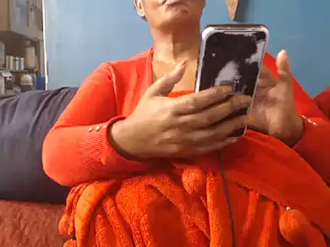 Snapshot of CUTEFIRMMELONSS chatting on March 22, 6:43 am CUTEFIRMMELONSS online show from March 22, 6:43 am