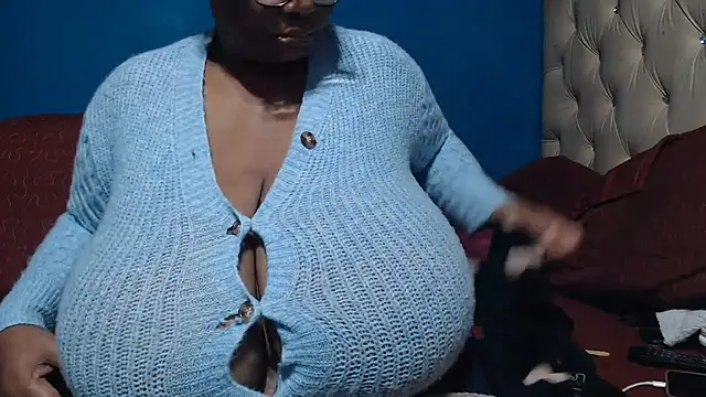 Snapshot of CUTEFIRMMELONSS chatting on May 26, 3:48 am CUTEFIRMMELONSS online show from May 26, 3:48 am