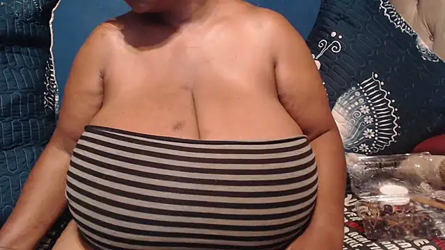 CUTEFIRMMELONSS online show from April 4, 2:51 am