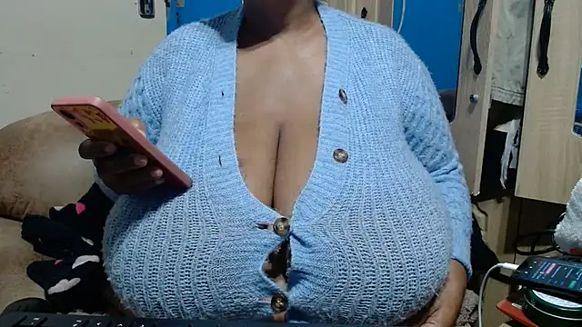 Snapshot of CUTEFIRMMELONSS chatting on July 15, 5:36 am CUTEFIRMMELONSS online show from July 15, 5:36 am