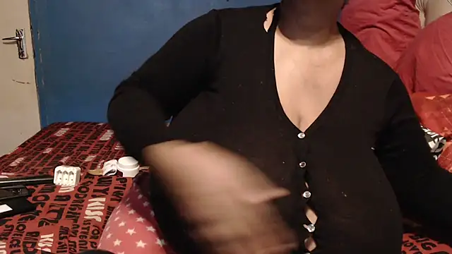 Snapshot of CUTEFIRMMELONSS chatting on October 24, 5:34 pm CUTEFIRMMELONSS online show from October 24, 5:34 pm