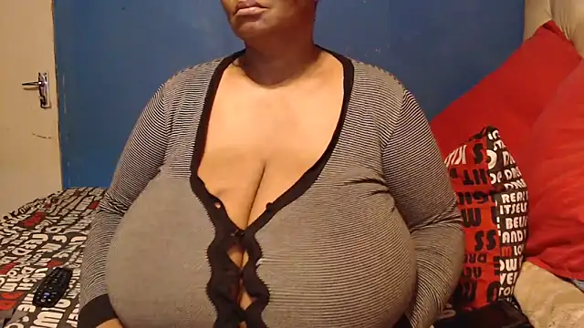 Snapshot of CUTEFIRMMELONSS chatting on November 15, 3:21 am CUTEFIRMMELONSS online show from November 15, 3:21 am