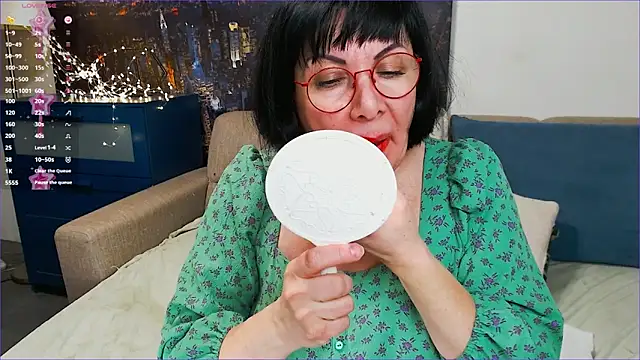 SquirtySlut online show from February 12, 5:37 pm