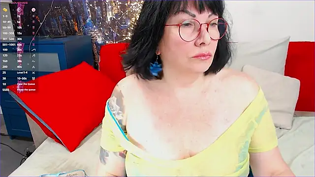 SquirtySlut online show from March 23, 5:43 am