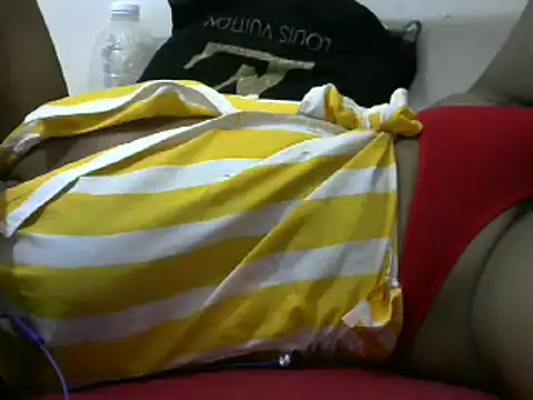 Snapshot of Pantyhosebien chatting on December 7, 10:12 pm Pantyhosebien online show from December 7, 10:12 pm