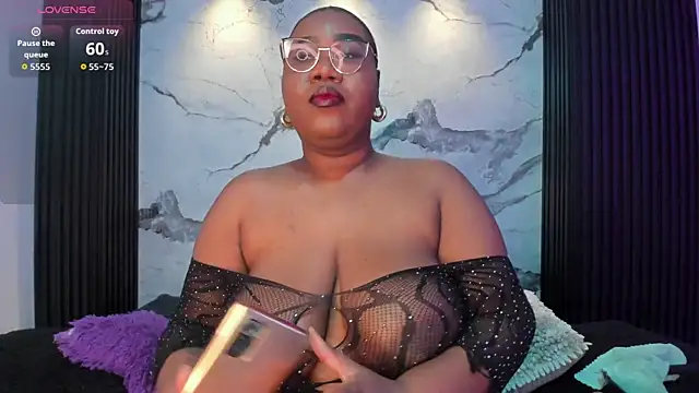 Darnellqueen online show from November 28, 4:23 am