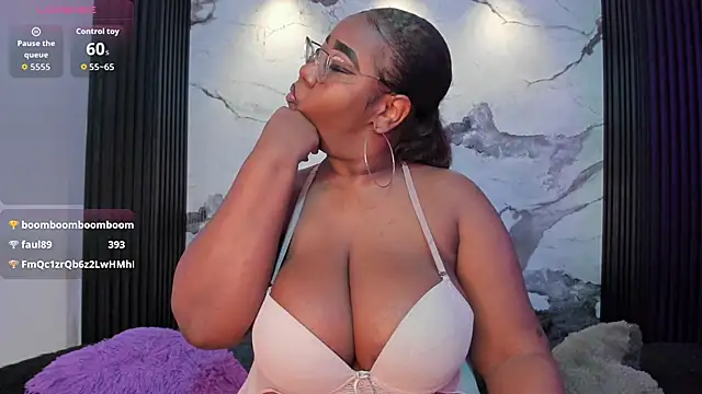 Snapshot of Darnellqueen chatting on May 1, 6:02 pm Darnellqueen online show from May 1, 6:02 pm