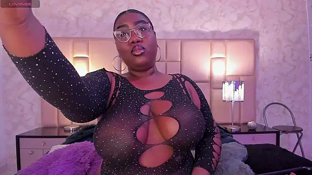 Darnellqueen online show from February 17, 4:53 am