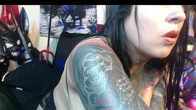 Snapshot of Astartexxx chatting on June 5, 7:03 am Astartexxx online show from June 5, 7:03 am