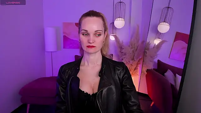 SaraSubtlety online show from March 29, 1:13 pm