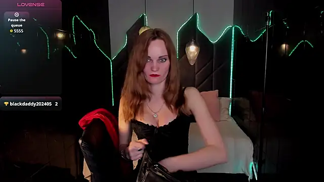 SaraSubtlety online show from April 18, 7:18 pm