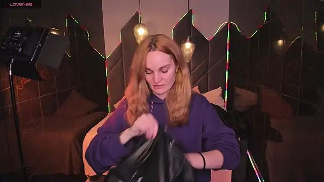 SaraSubtlety online show from March 24, 1:33 pm