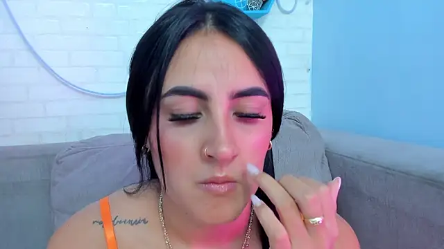 Snapshot of Helenn_monroy1 chatting on February 12, 11:40 am Helenn monroy1 online show from February 12, 11:40 am