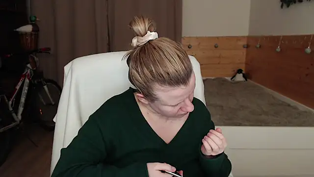 Exponent 5 online show from December 3, 8:55 pm