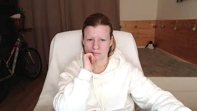 Exponent 5 online show from December 4, 9:40 pm